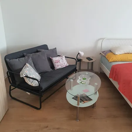 Cozy With Private Kitchen And Balcony Bratislava